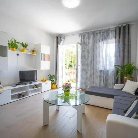 Judita By Interhome Lägenhet Jadranovo